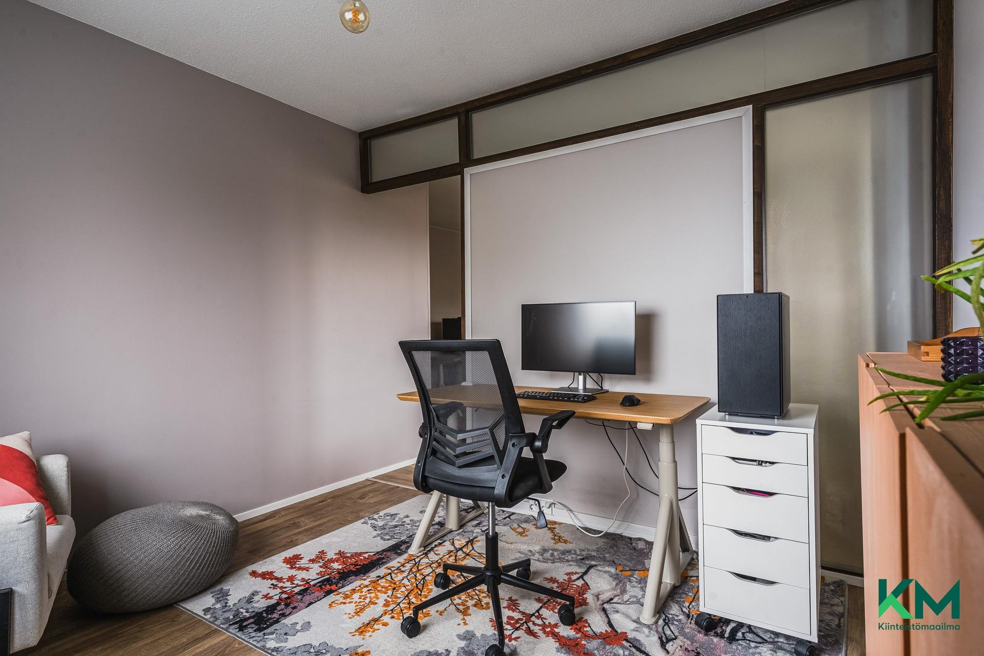 Toinen makuuhuone on nyt työhuoneena