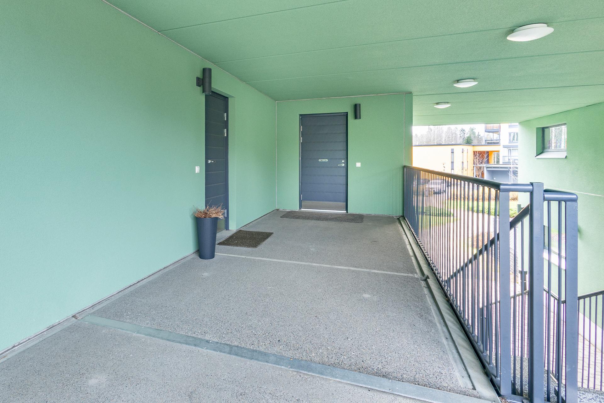 Luhtitalon sisäänkäynti