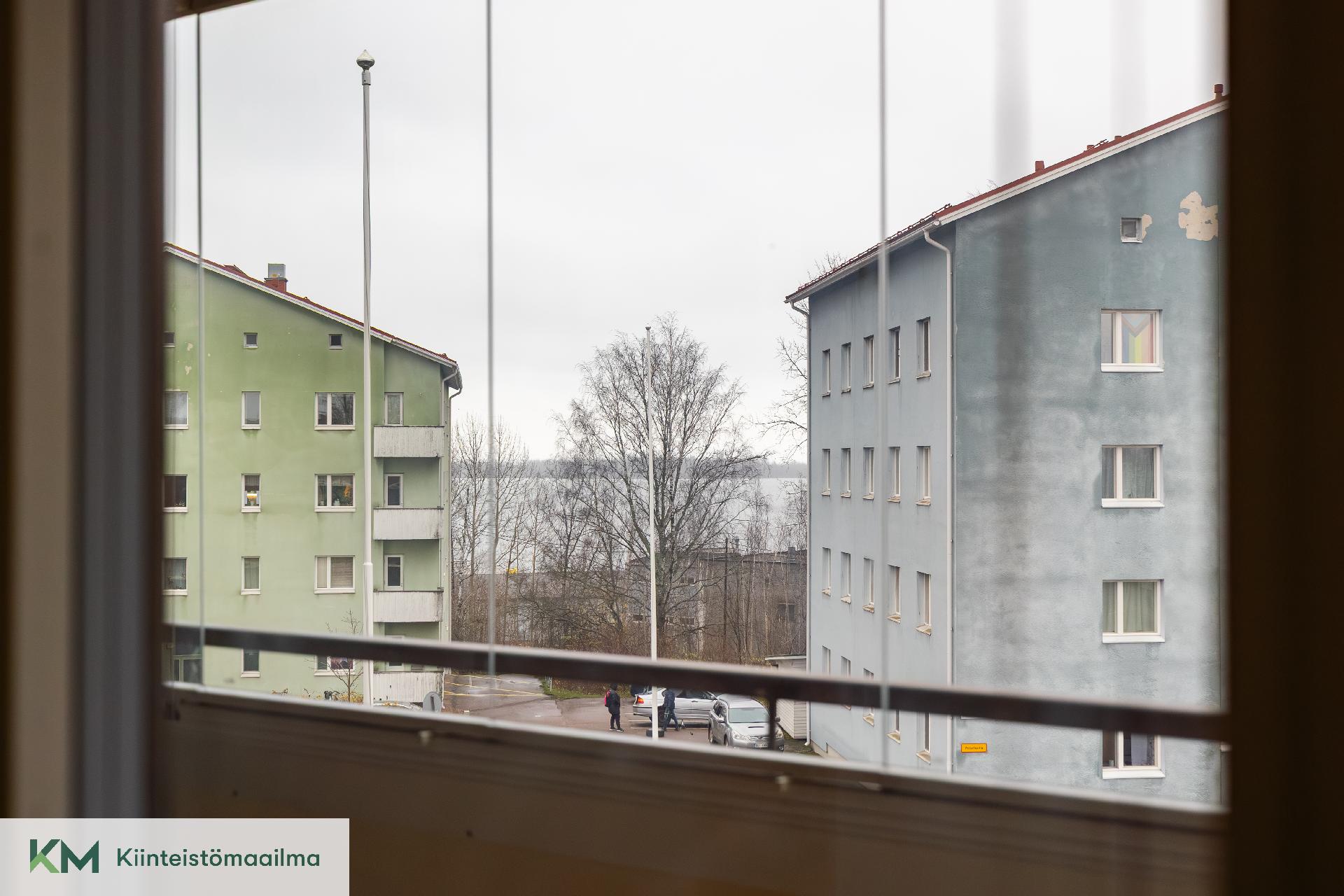 Parvekkeelta aukeaa merelliset näkymät