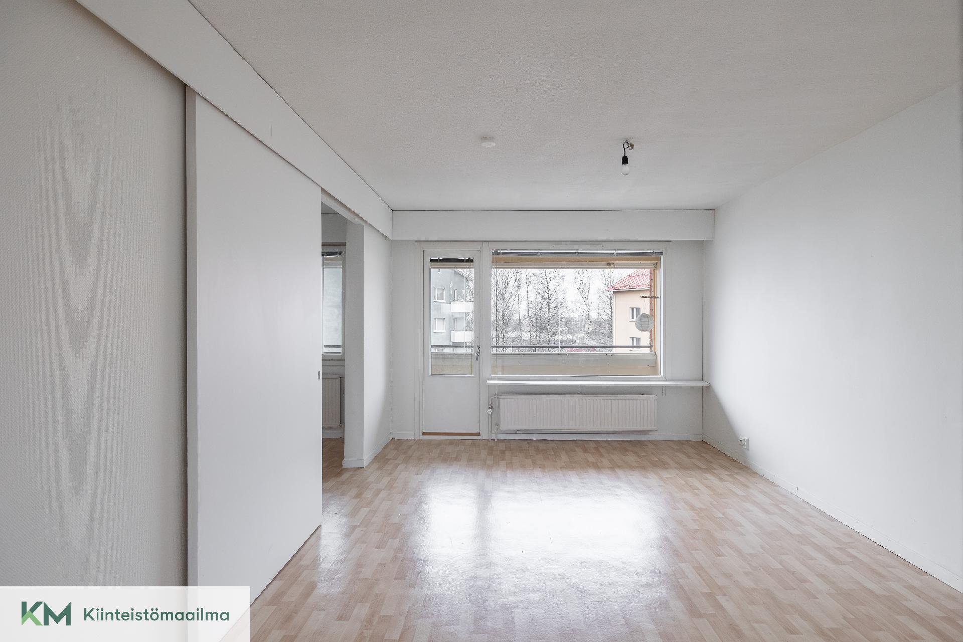 Valoisa iso olohuone