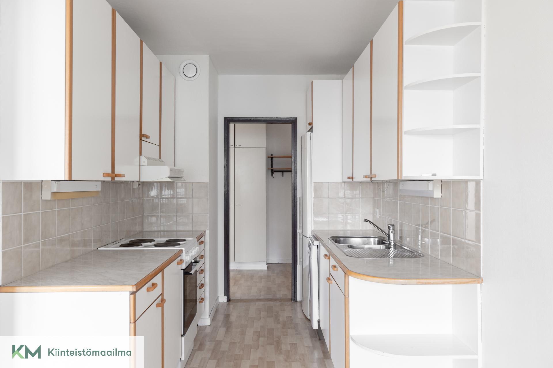 Keittiö edelleen siistikuntoinen