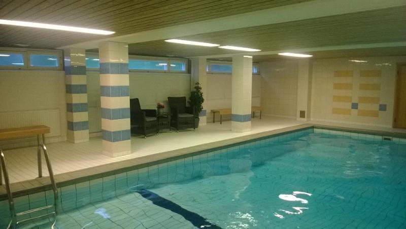 taloyhtiön uima-allas