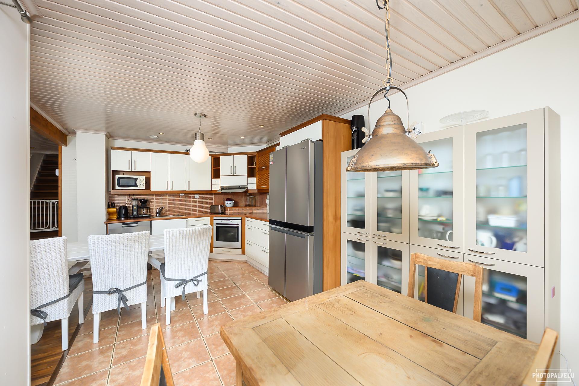 2. kerroksen ruokailutila