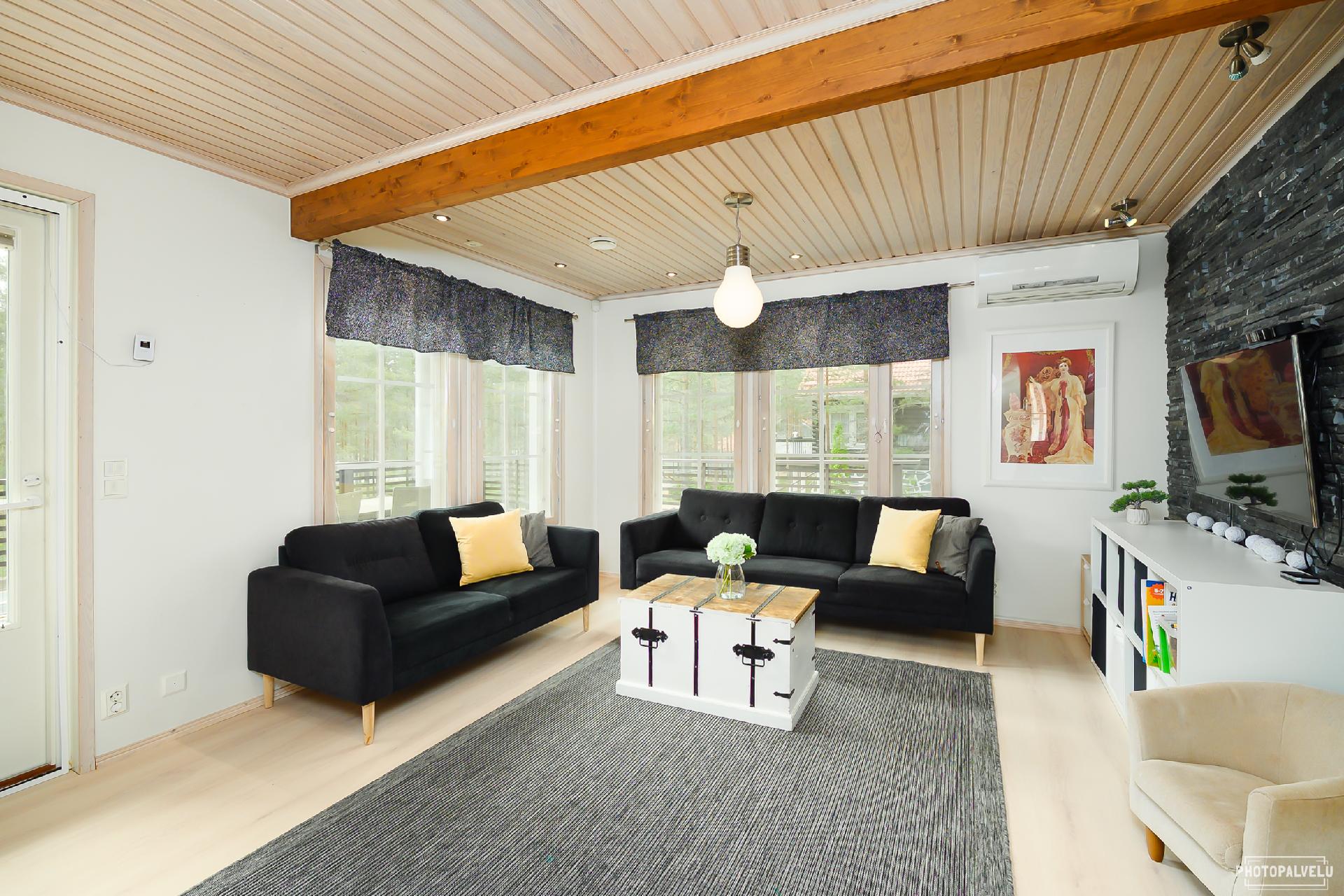 2. kerroksen olohuone