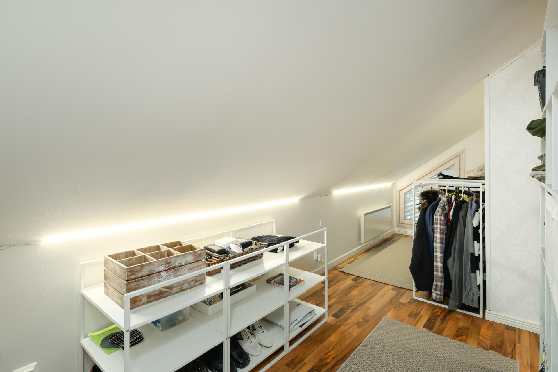 3. kerroksen makuuhuoneen säilytystilat