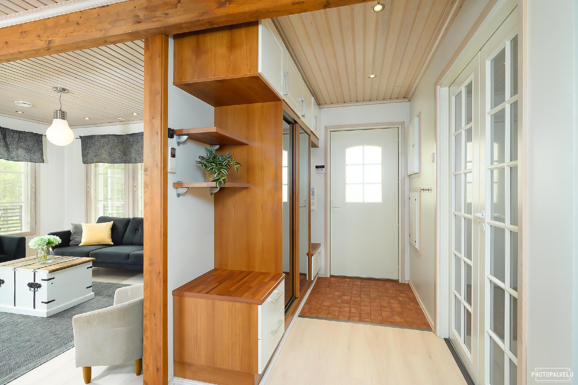 2. kerroksen eteinen