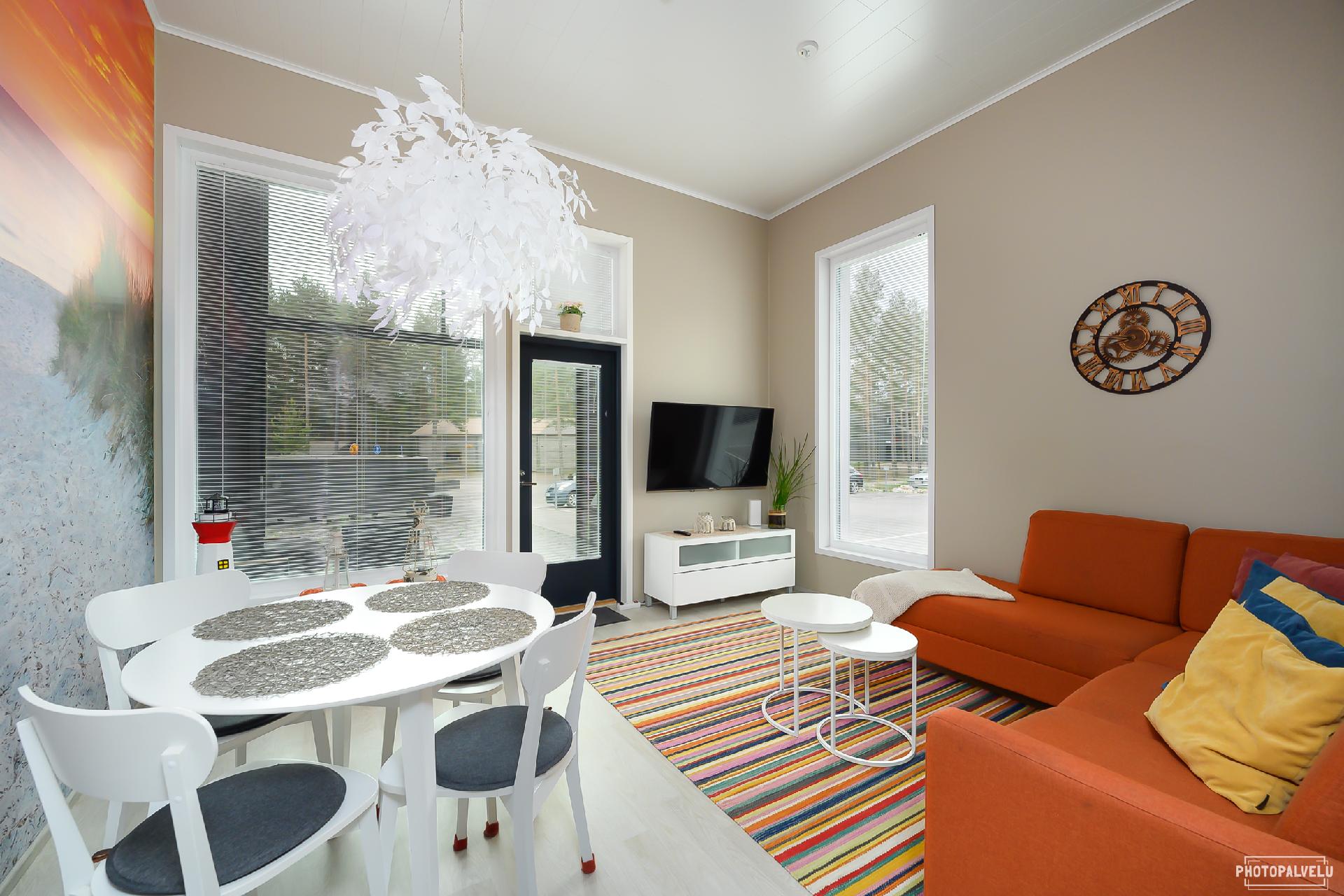 Suurilla ikkunoilla valoa ja avaruutta