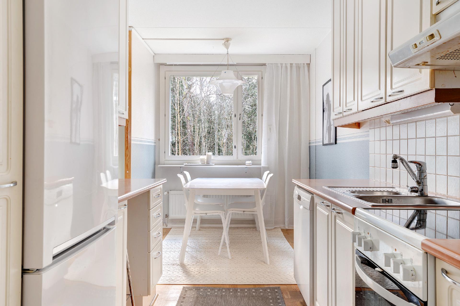 Keittiö ja ruokailutila