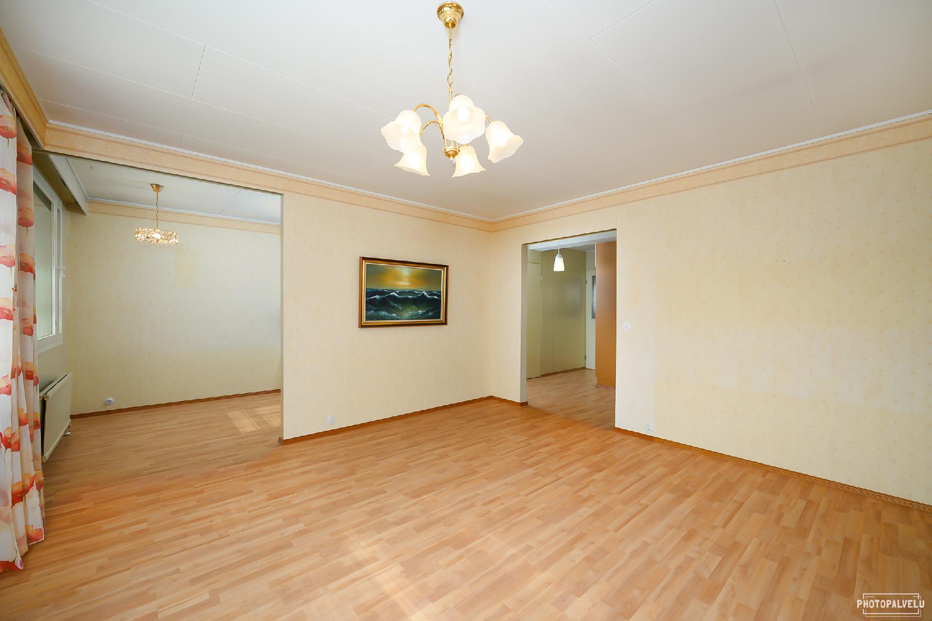 Keittiö, olohuone, eteinen