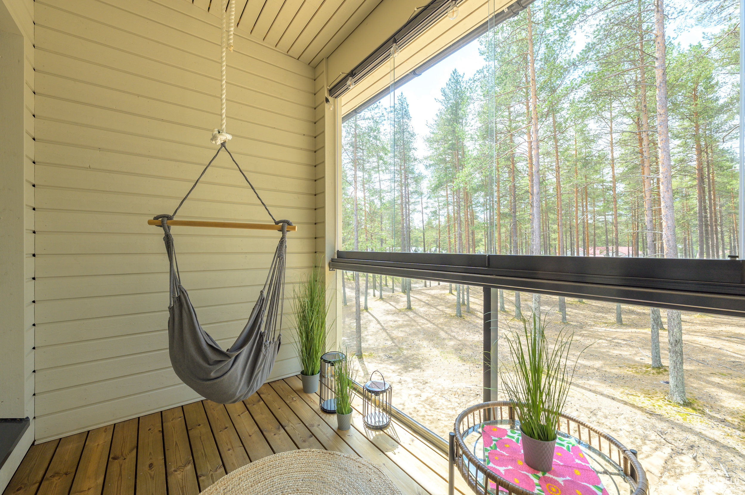 Maisemat mäntykangasmetsän suuntaan