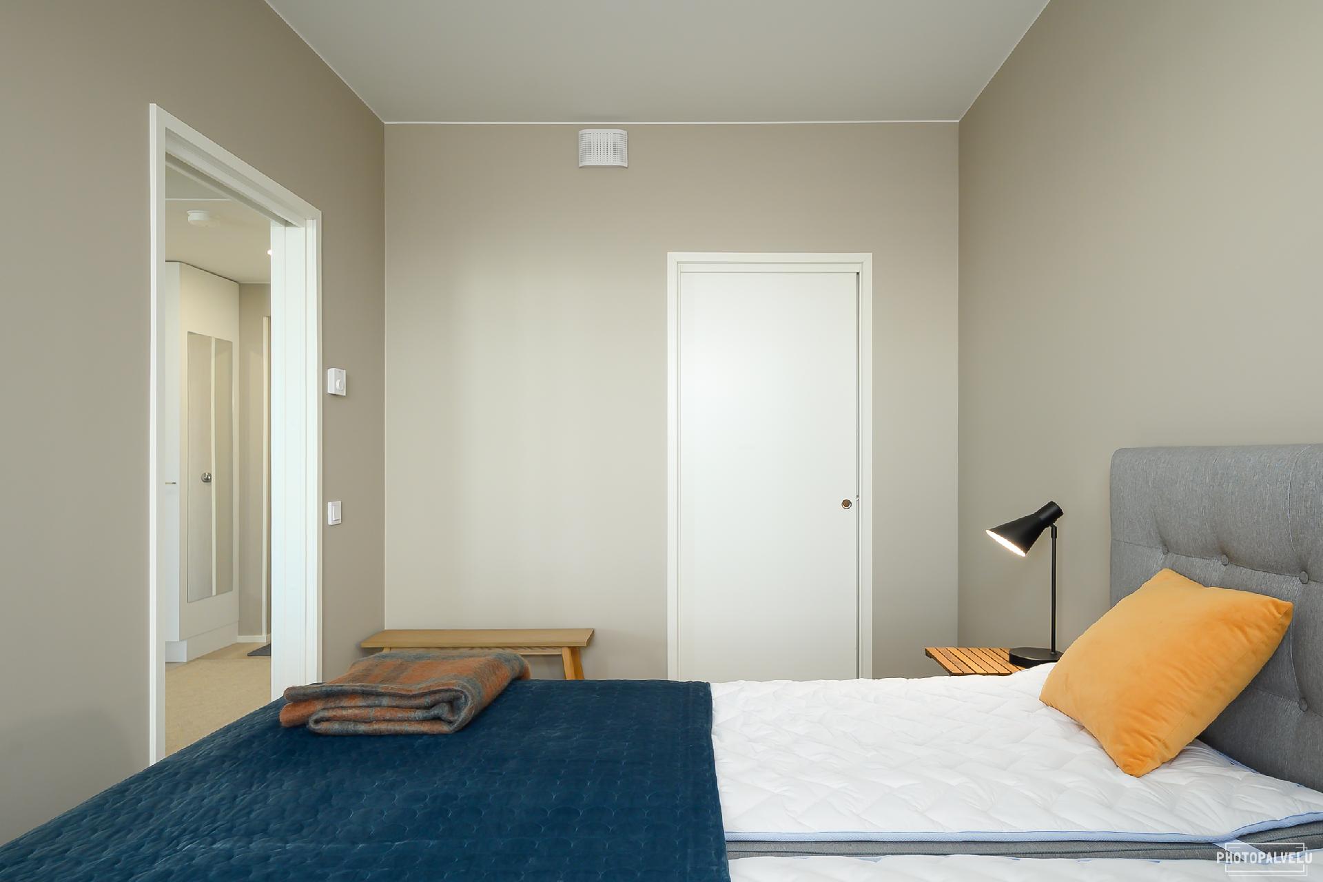 Mh:sta a käynti vaatehuoneeseen