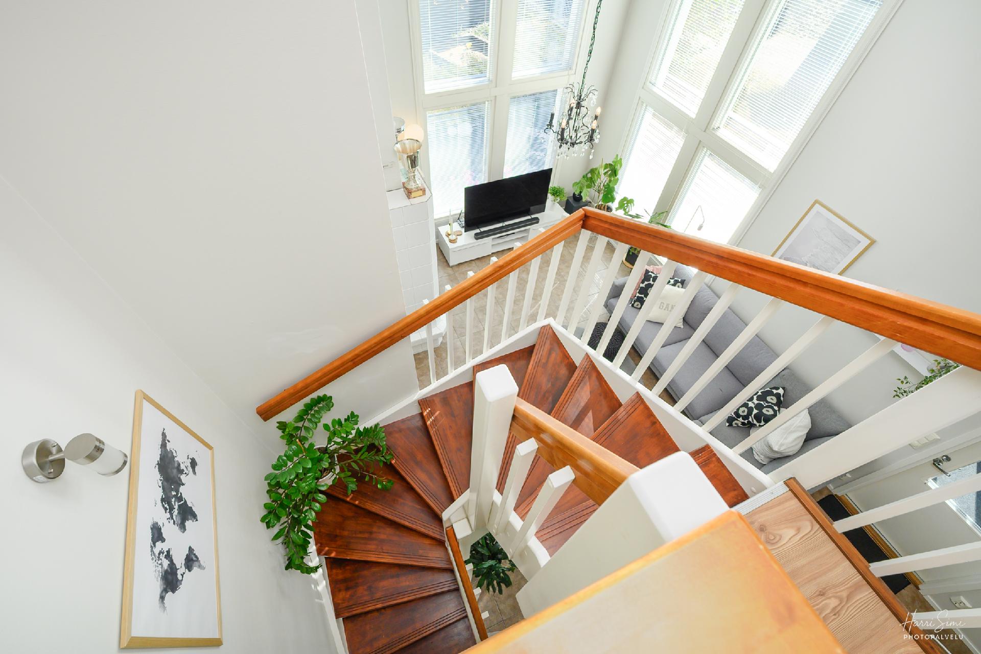 Portaat yläkerran parvelle