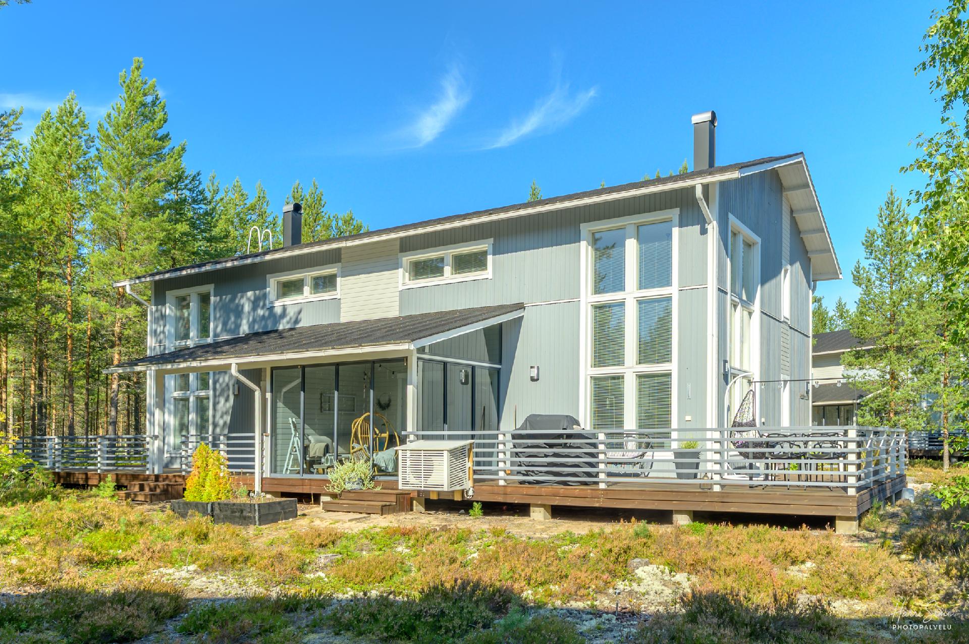 Koti takaa katsottuna