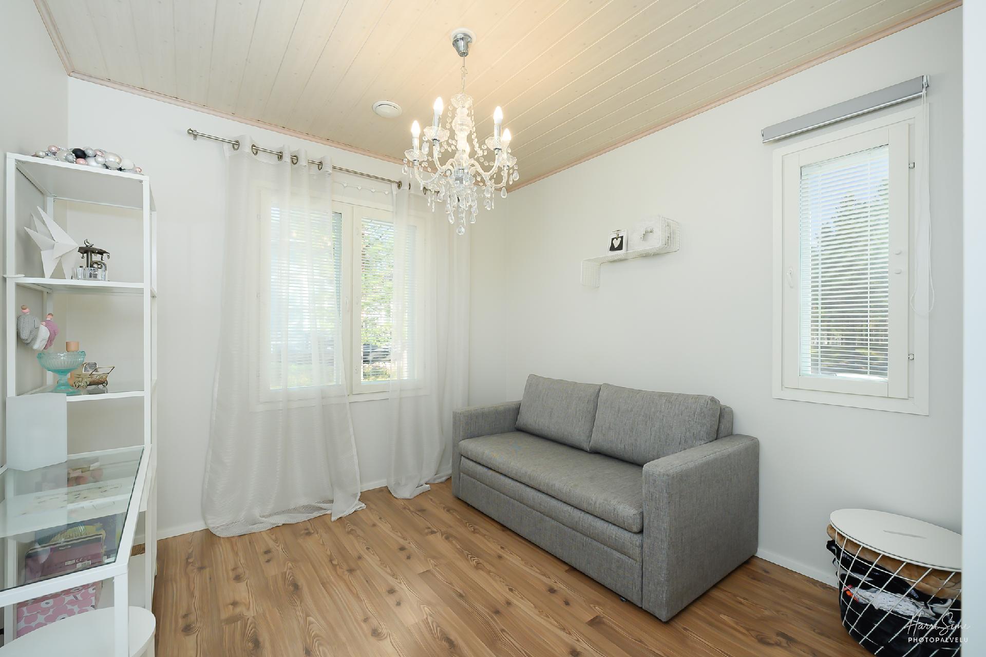 Alakerran makuuhuone