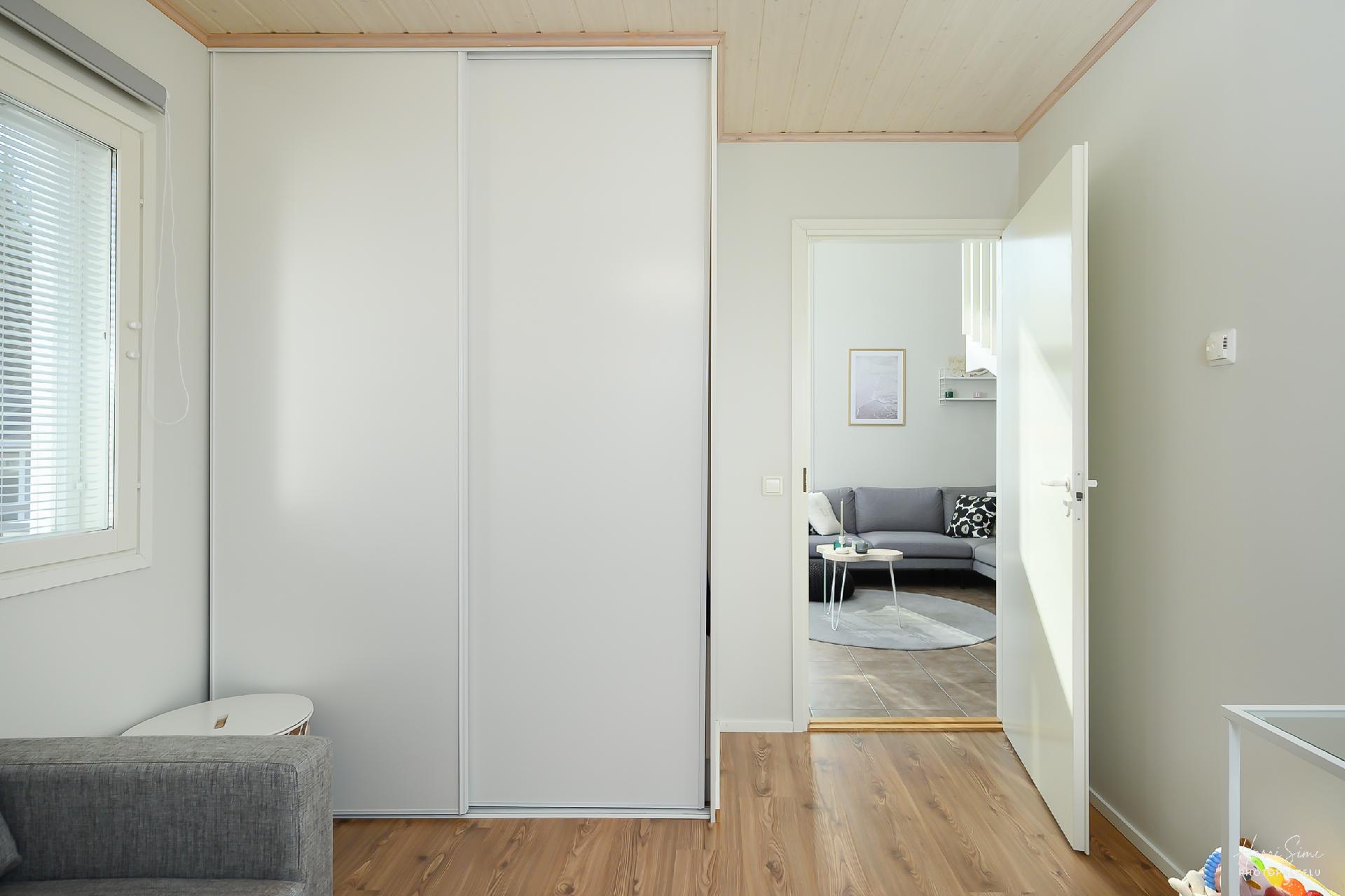 Alakerran makuuhuone