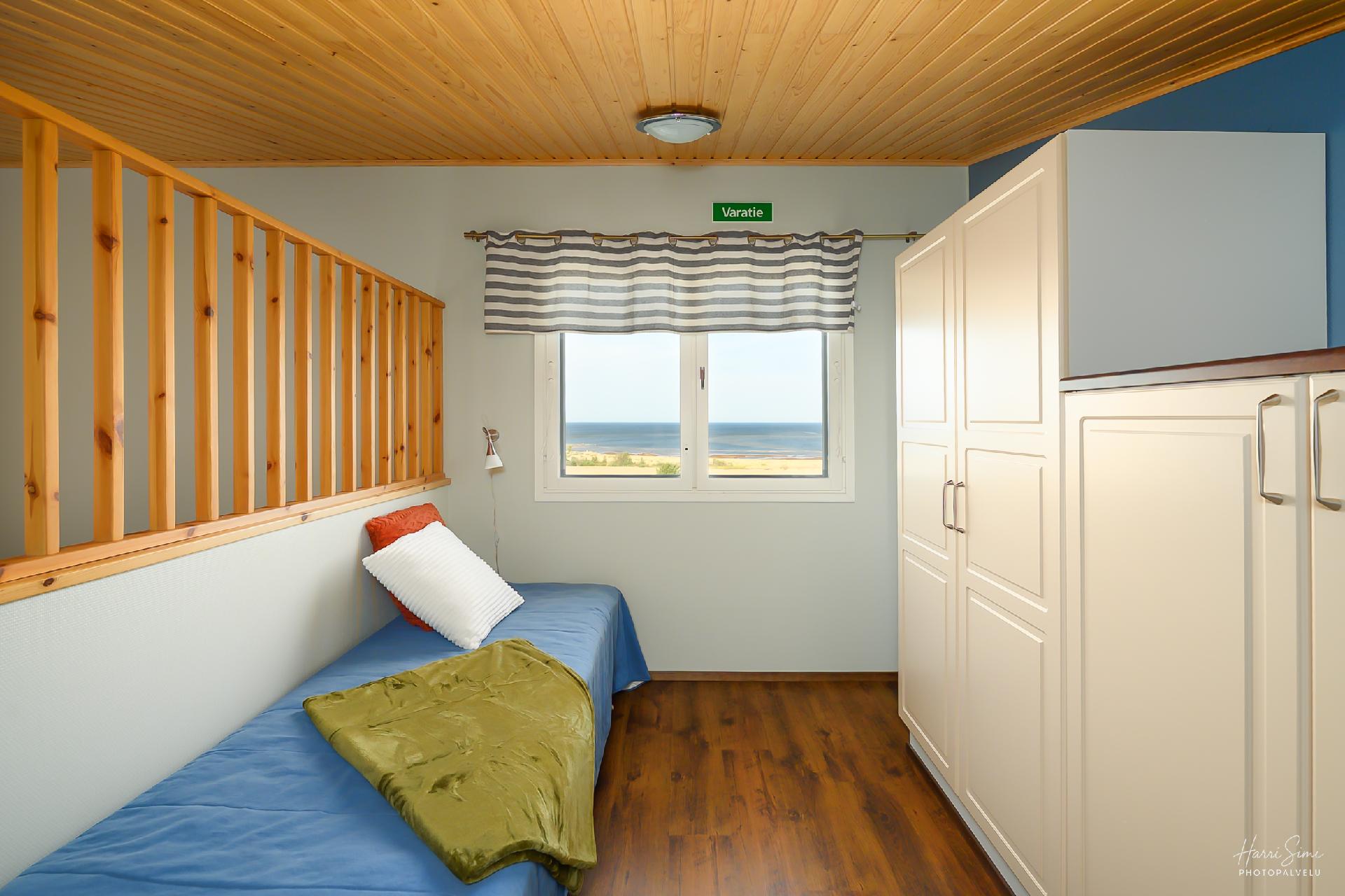 Yläkerran parvi ja näkymä merelle