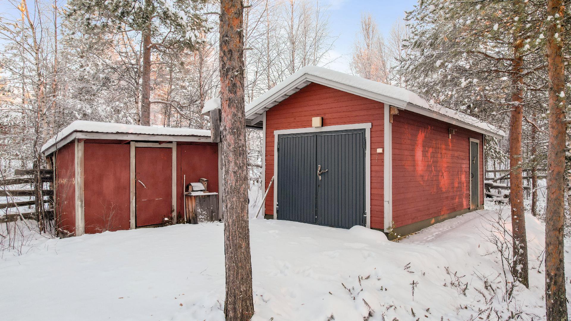 Autotalli ja varasto