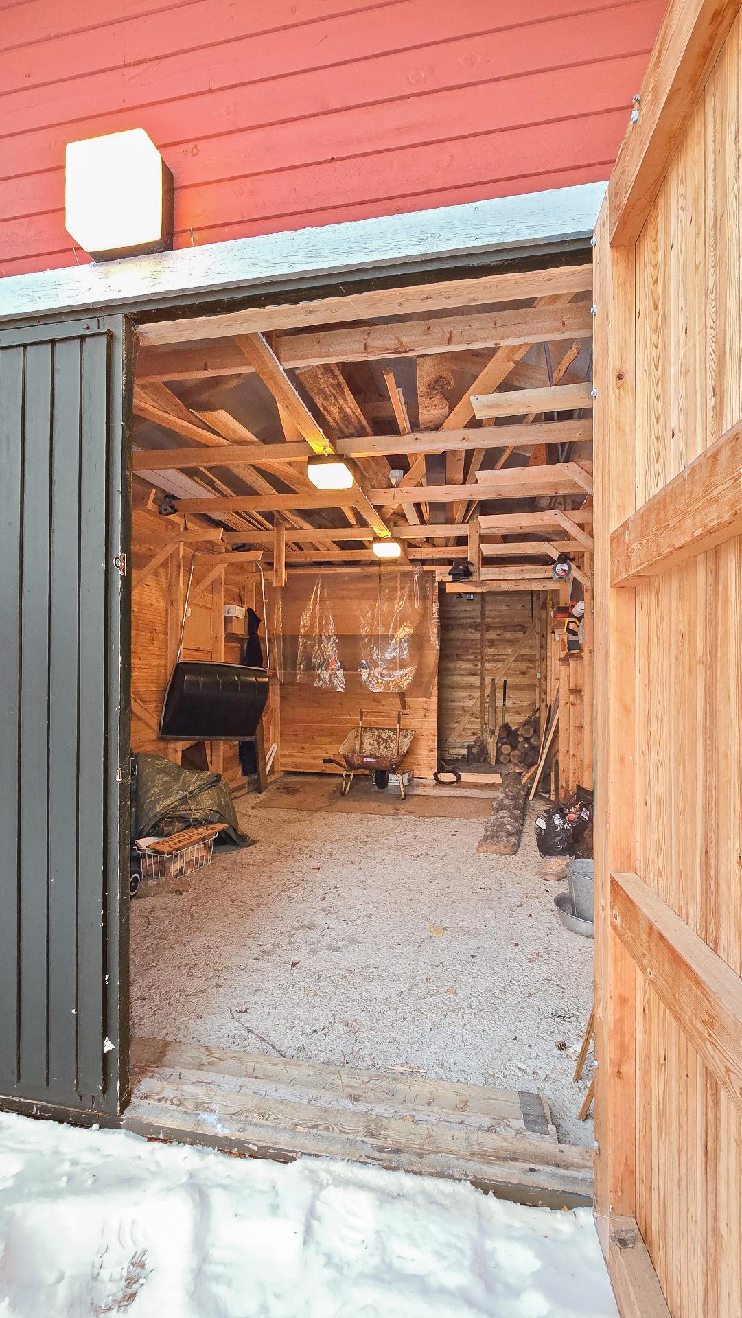 Autotalli sähköistetty