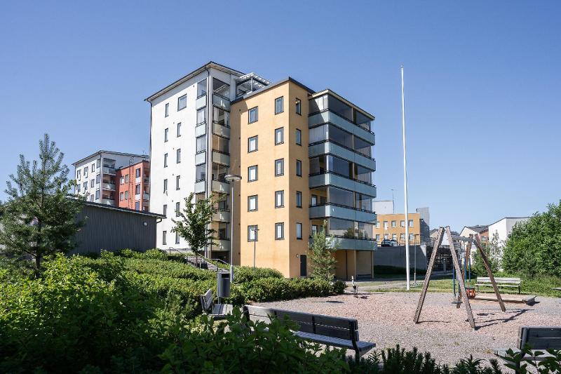 Taloyhtiö ja piha-alue