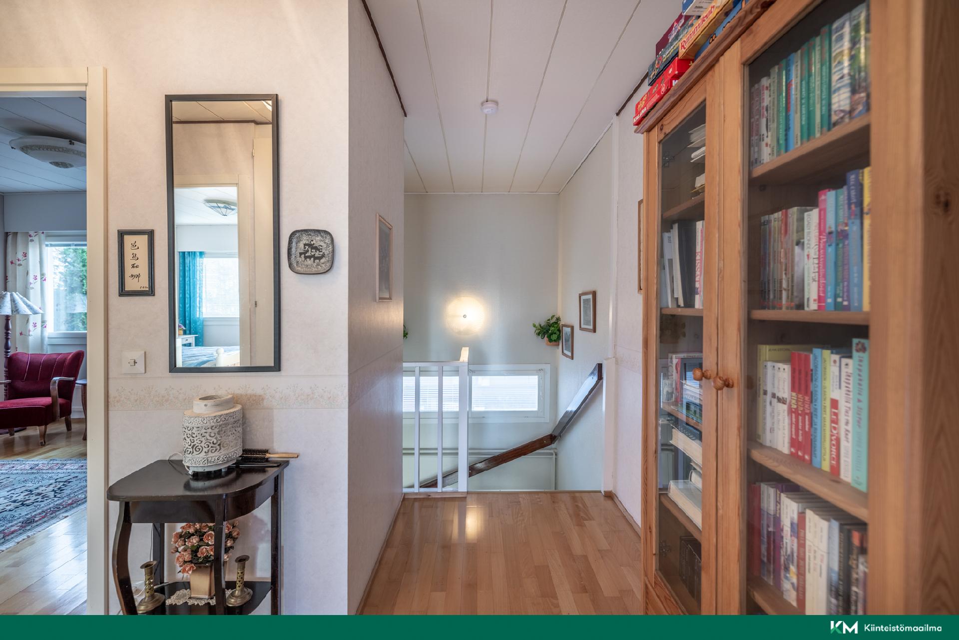 yläkerran aulatila /kalustettu