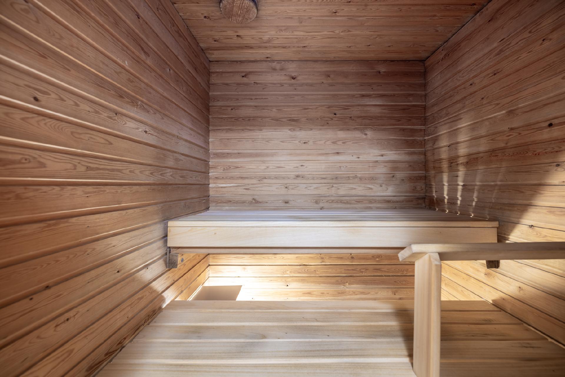 sauna (alakerrassa)