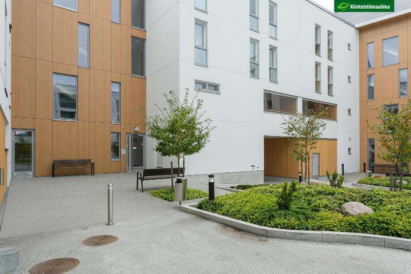 Sisäänkäynti C-rappuun