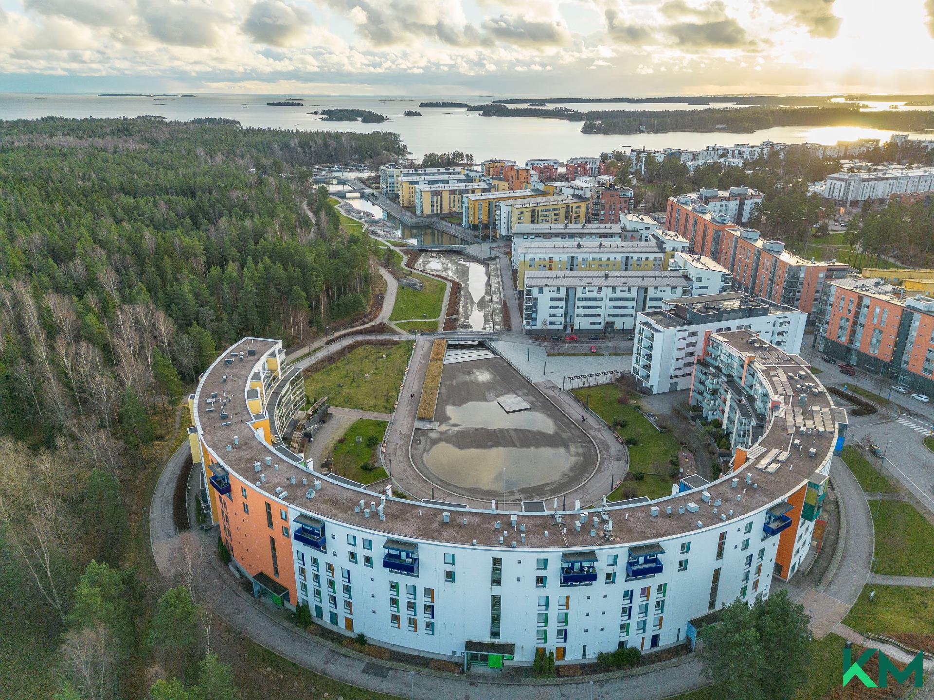 Aurinkorannalle lyhyt kävelymatka, Uutelan satumainen luonto ihan vieressä