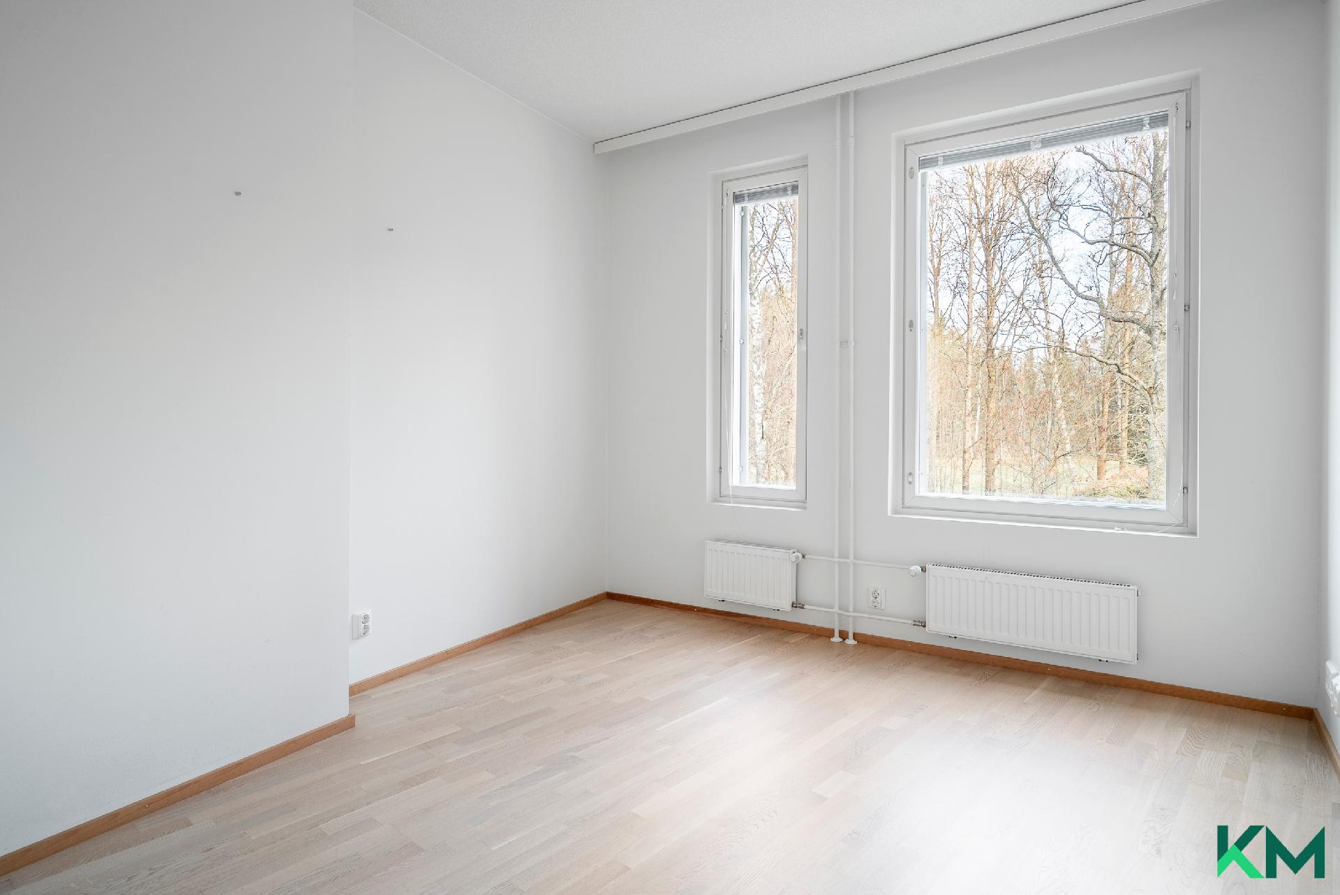 1.makuuhuone sisääntulosta vasemmalla