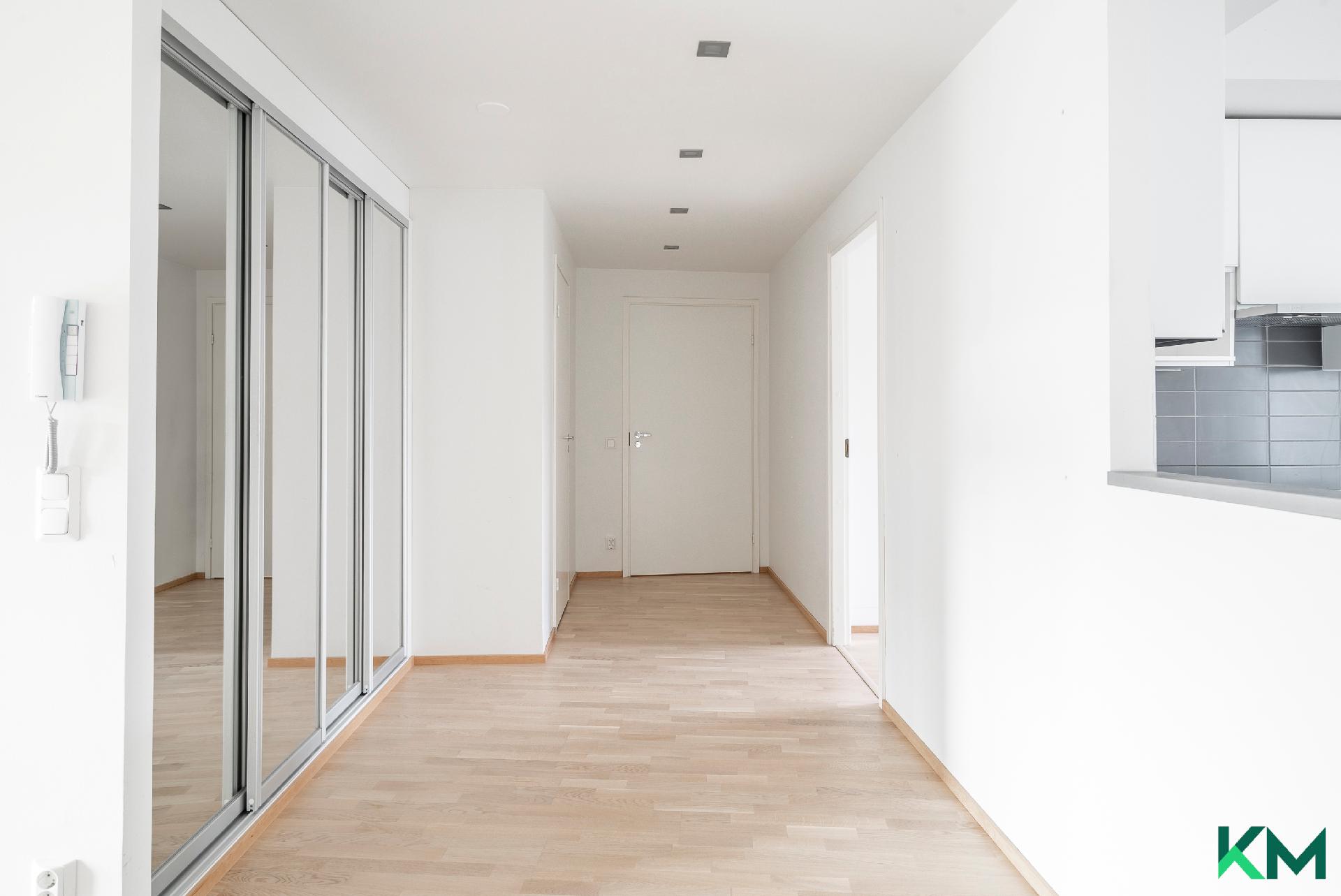 Eteisessä on hyvin tilaa