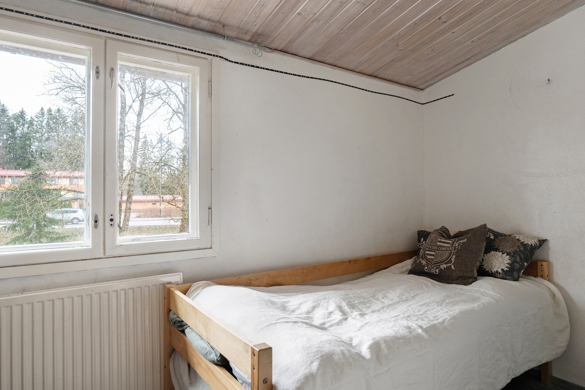 Yläkerran 1 makuuhuone.