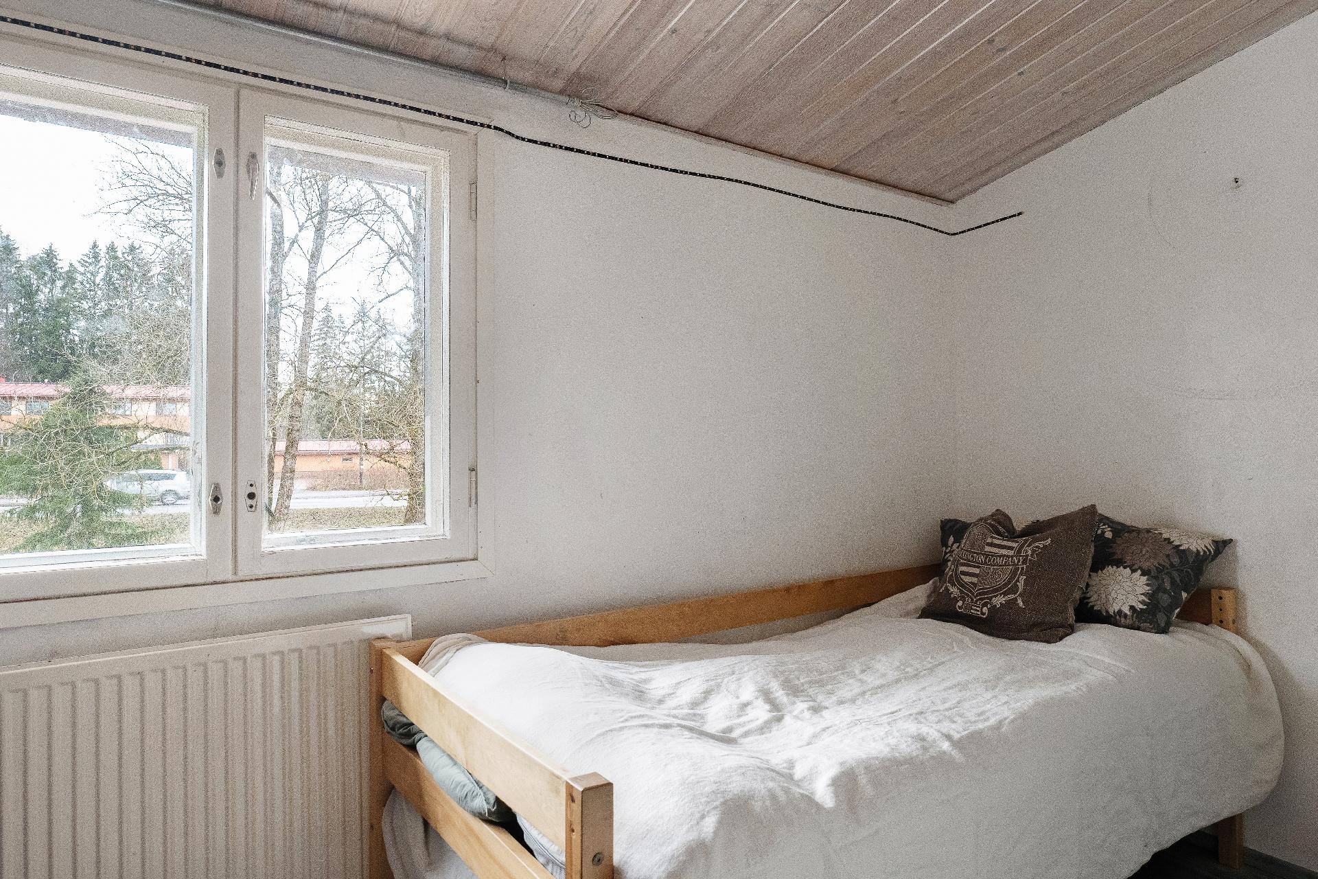 Yläkerran 1 makuuhuone.