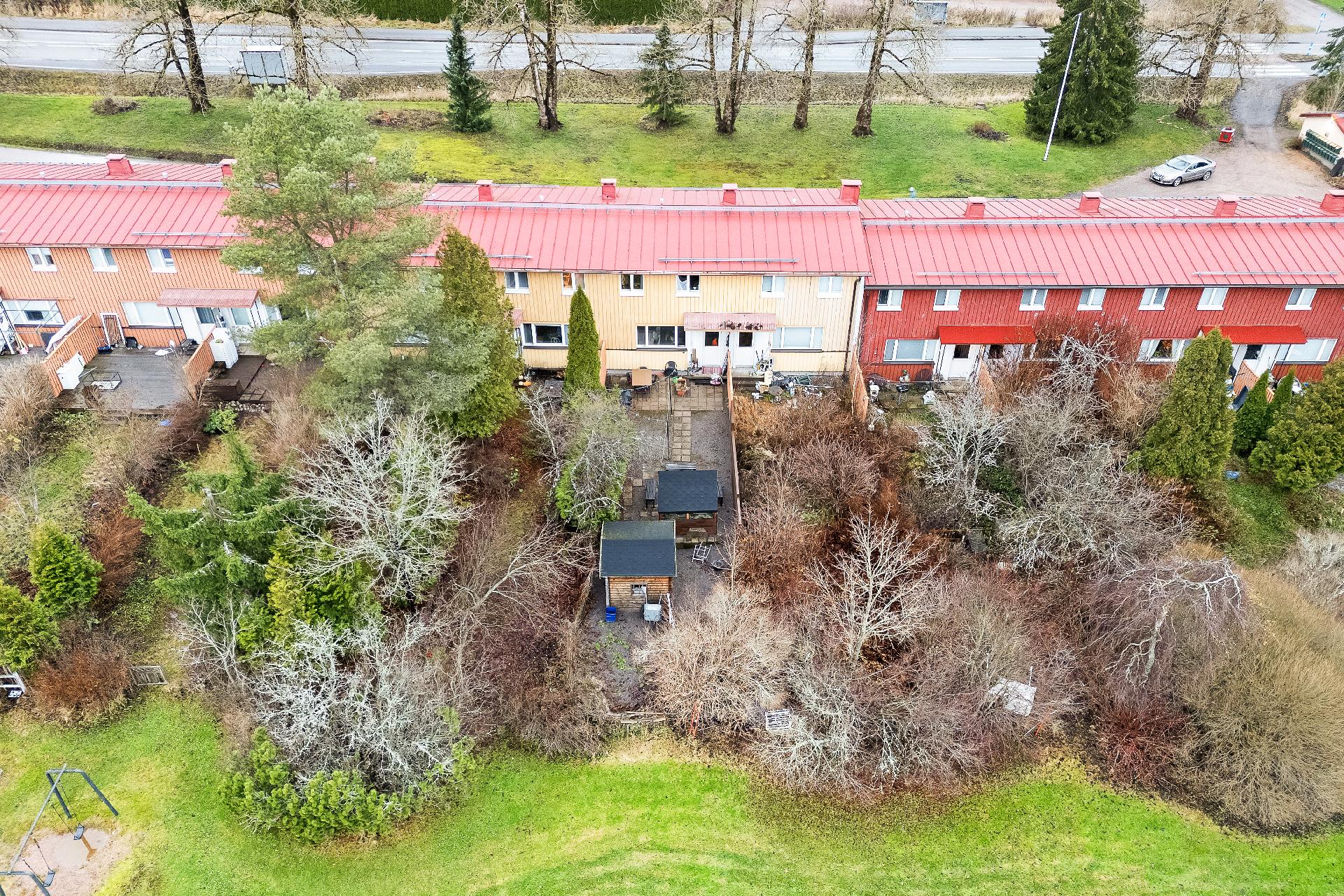 Takapiha on suojainen.