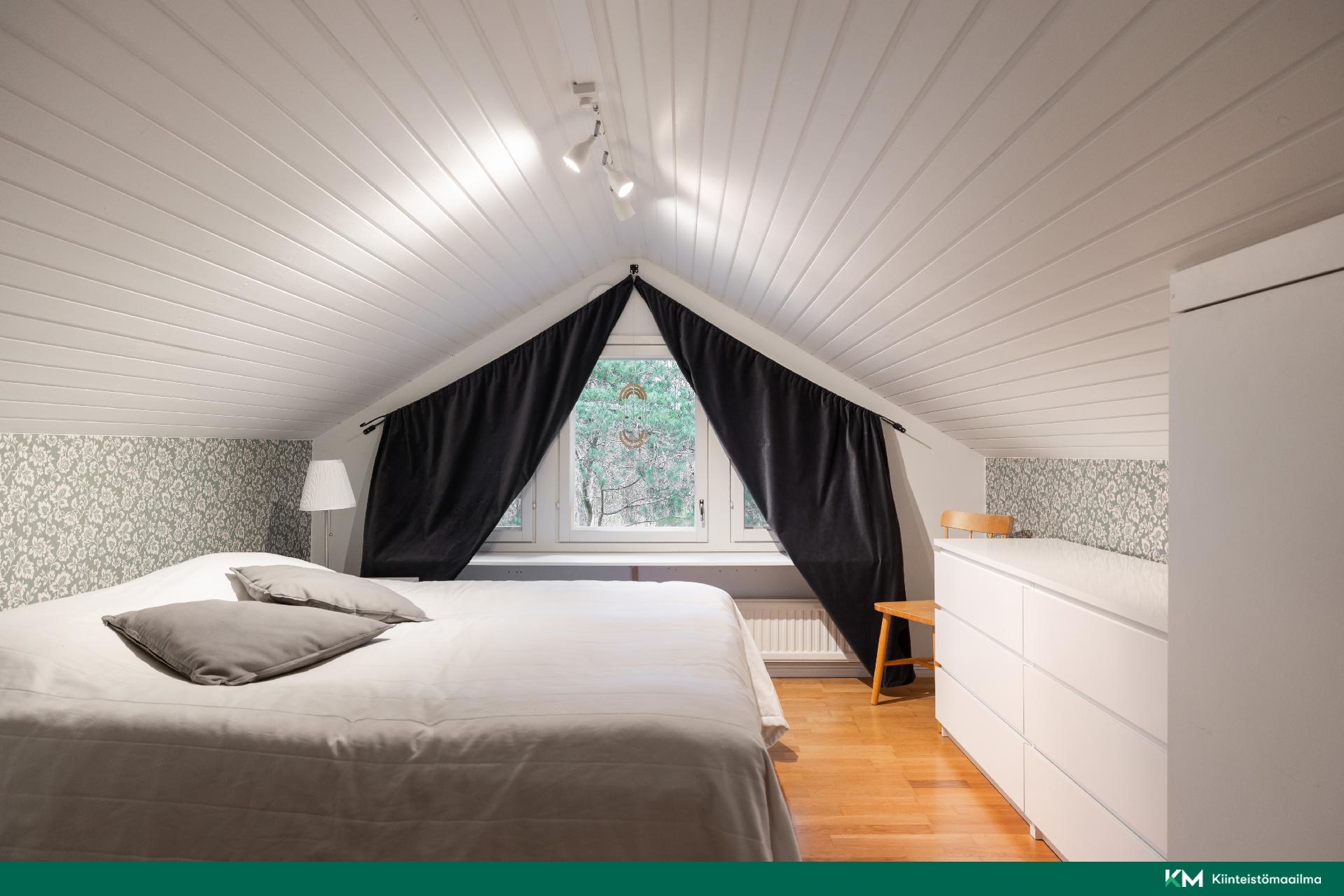 Yläkerran makuuhuone