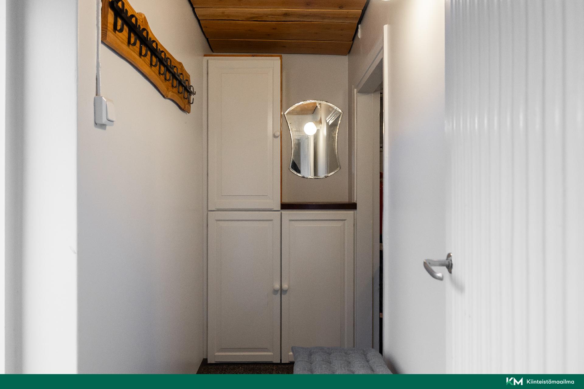 Pukuhuonetila saunan yhteydessä