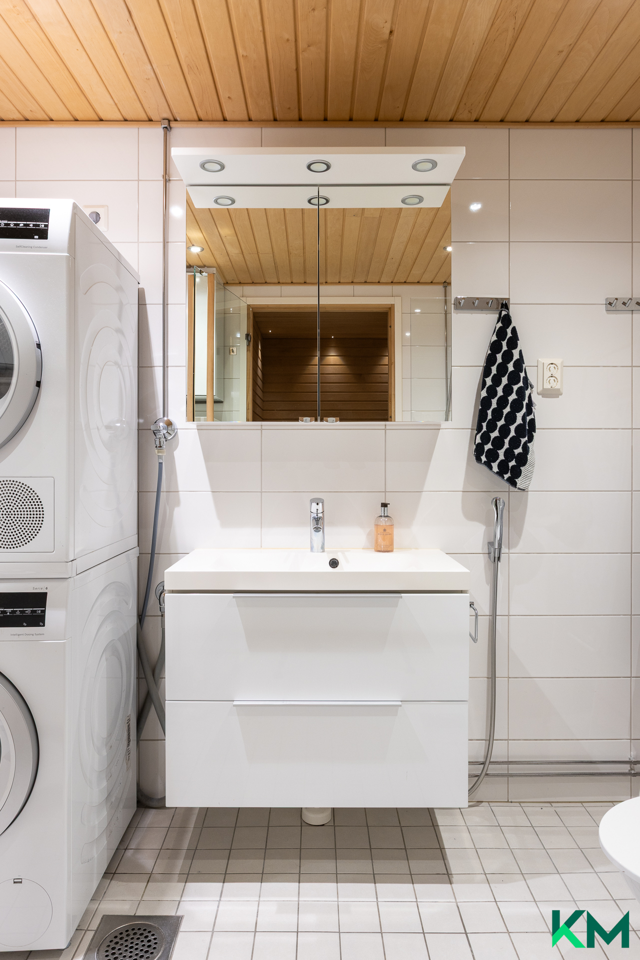 Nahkahousuntie 1, Lauttasaari, Helsinki