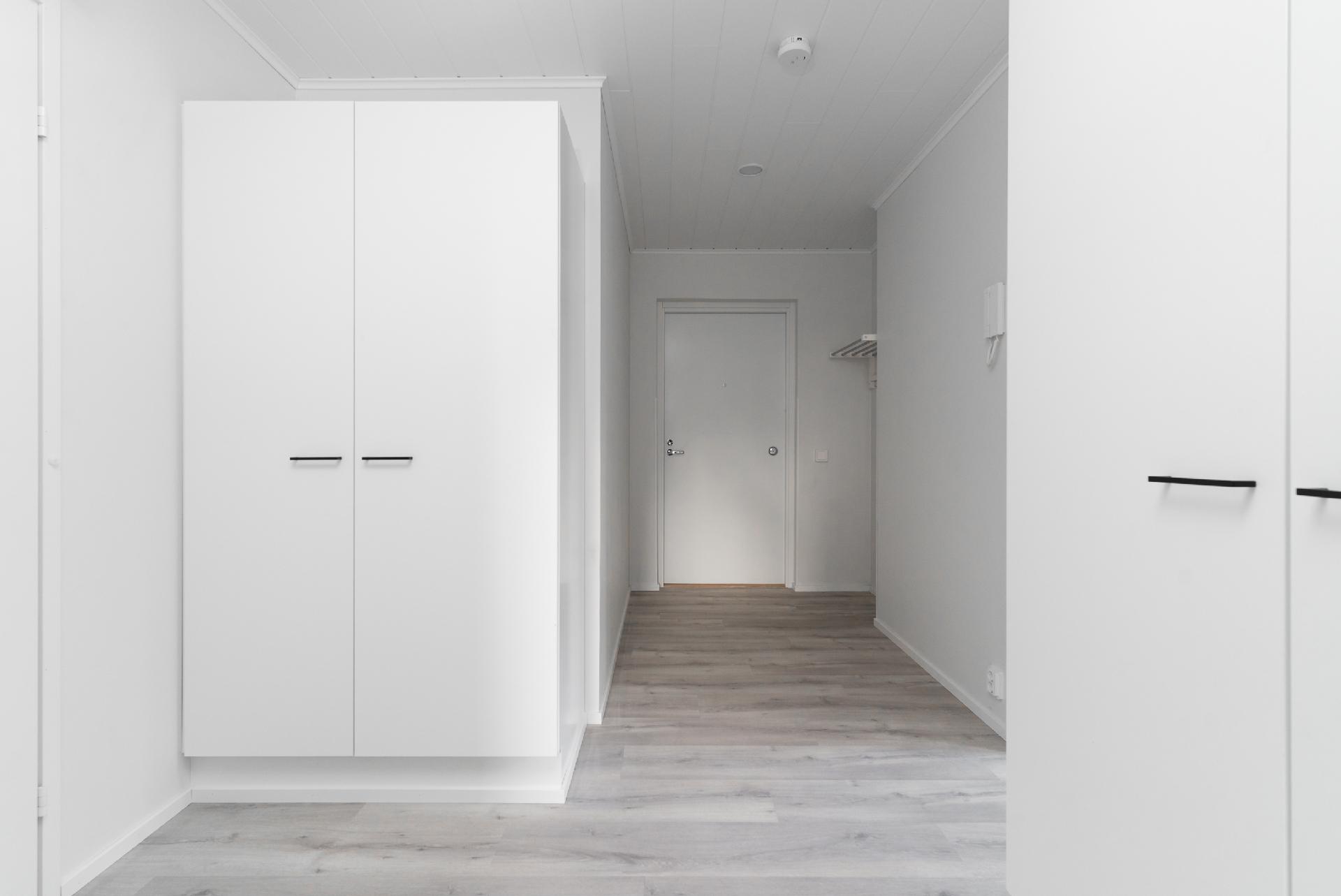 Eteistilassa runsaasti säilytystilaa