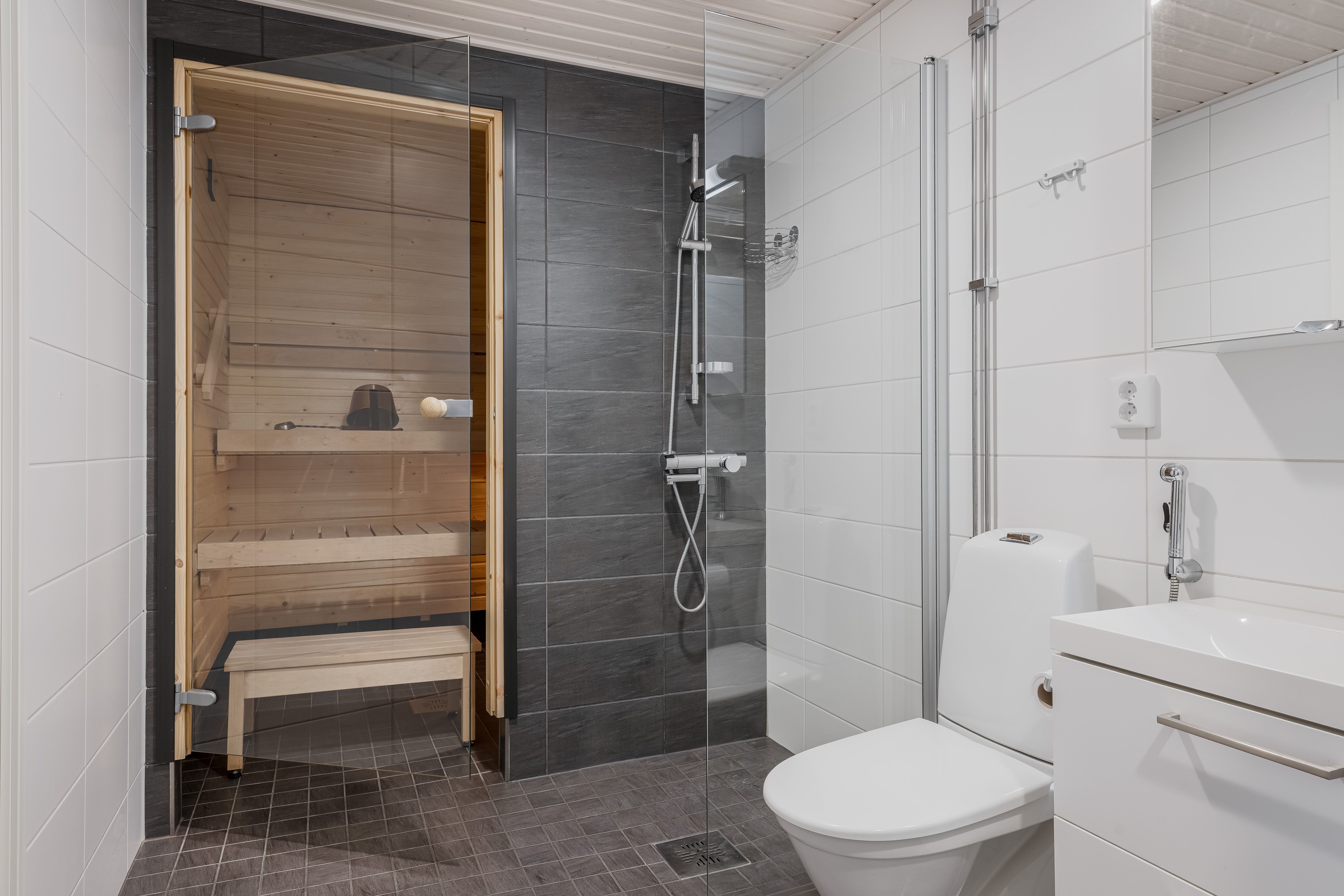 Kylpyhuone ja sauna