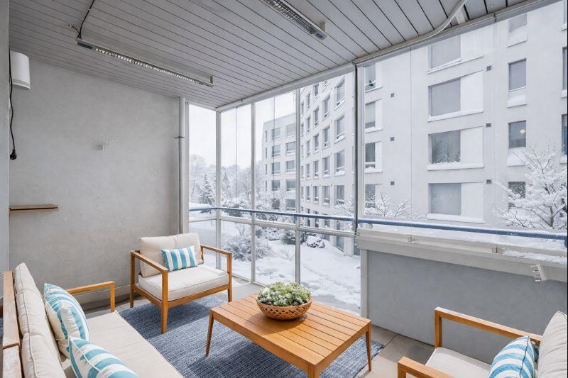 Digistailattu kuva parvekkeesta