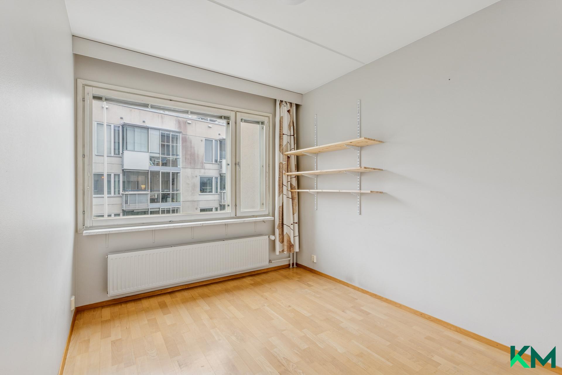 Kolmas makuuhuone eteisen yhteydessä