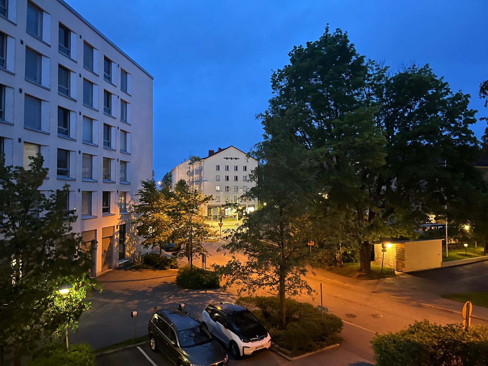 Myyjän ottama kuva parvekkeelta kesällä