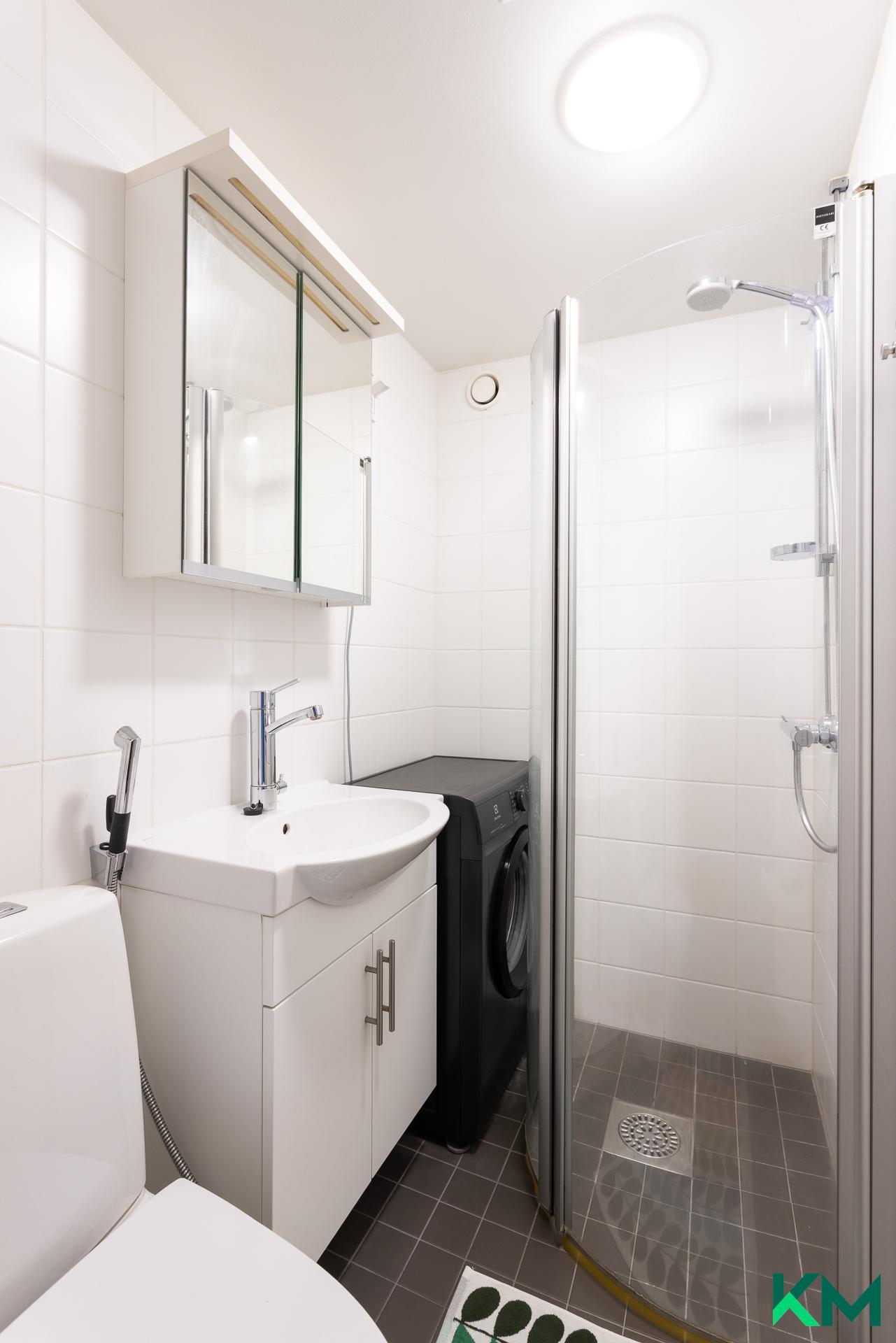 Putkiremontin yhteydessä uusittu kylpyhuone