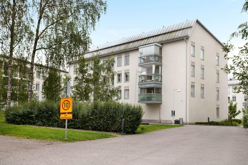 Luutnantinpolku 6, Malminkartano, Helsinki