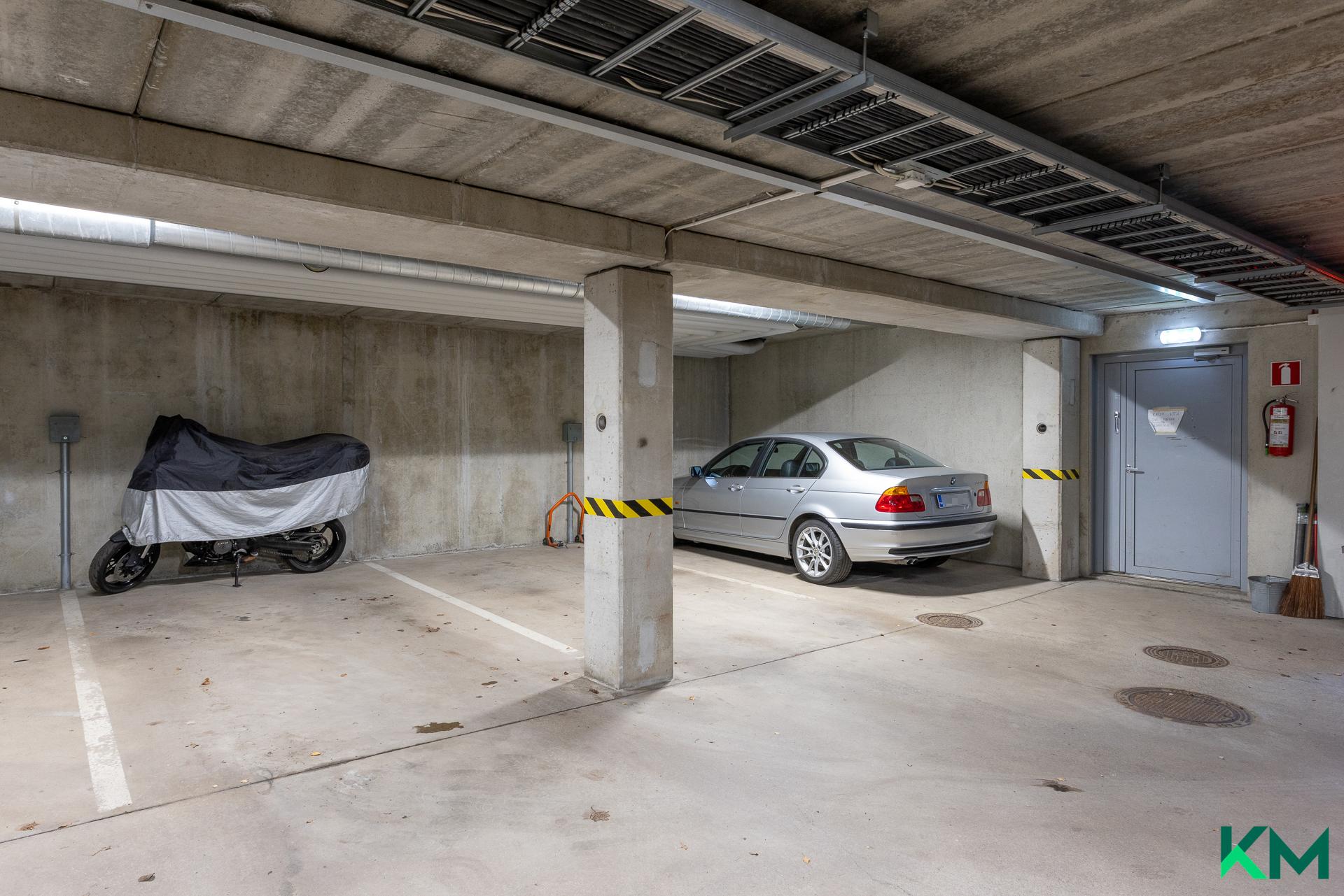 Autohallipaikka myynnissä