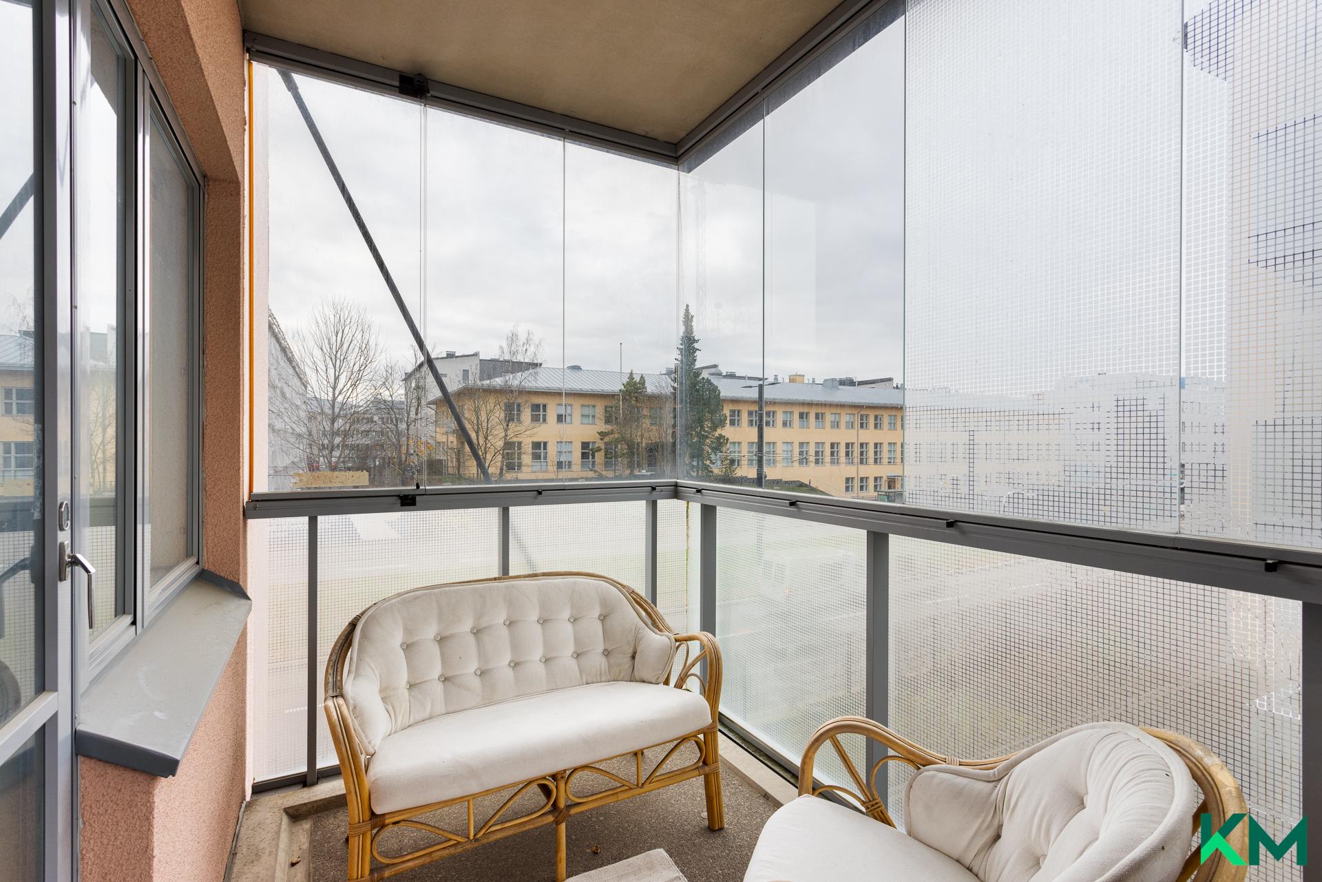 Lasitettu parveke länsi/eteläsuunta