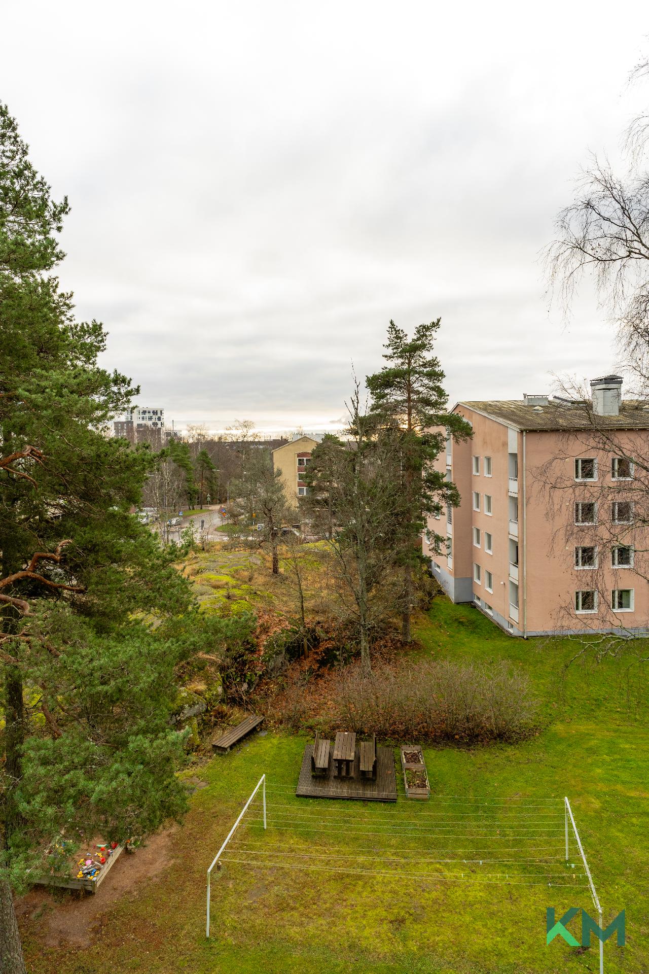 Olohuoneen ikkunanäkymää