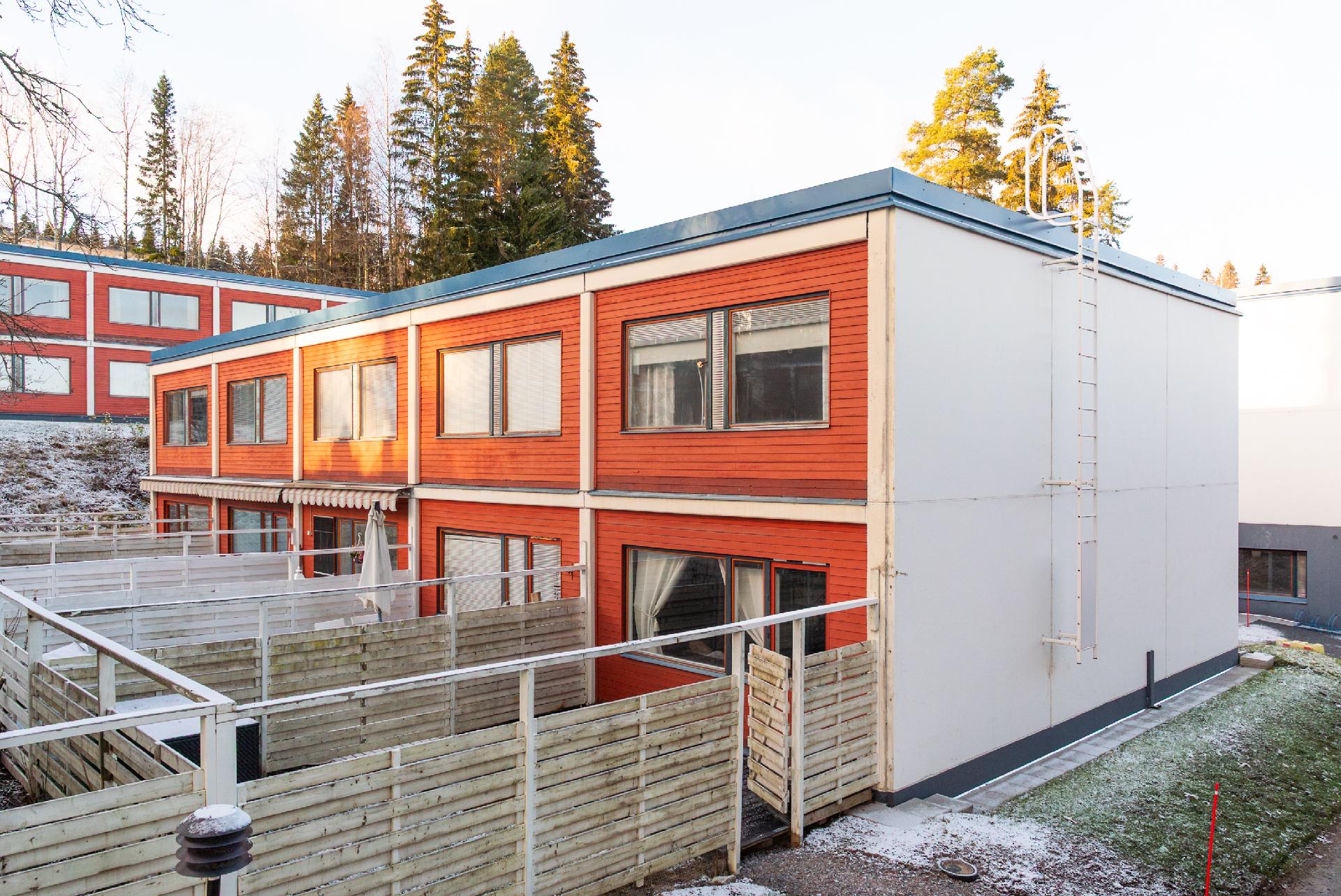 Terassi aamu/päiväauringon puolella