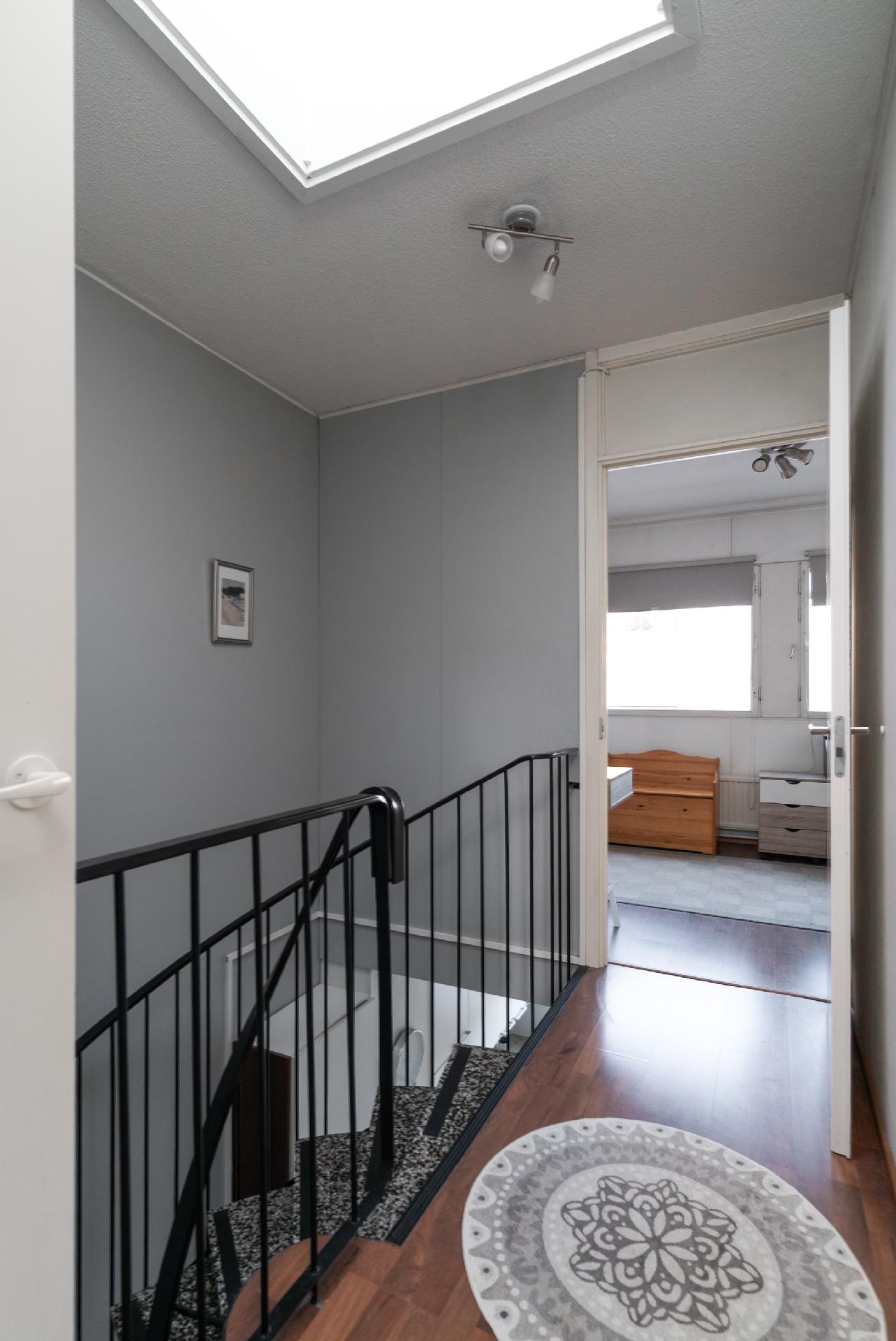 Yläkerran portaikko