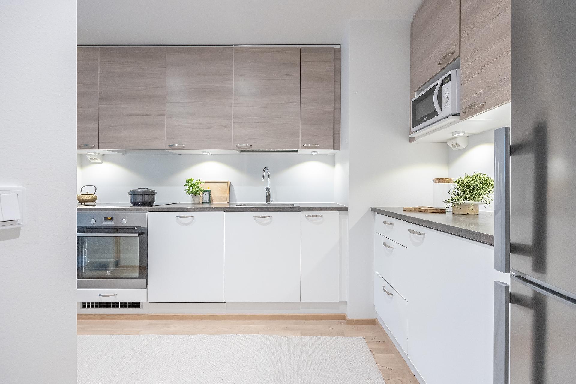 Keittiö suorastaan kutsuu laittamaan ruokaa.