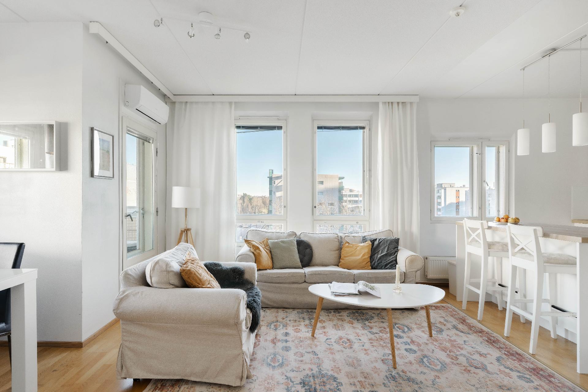 7. kerroksen avarat näkymät.