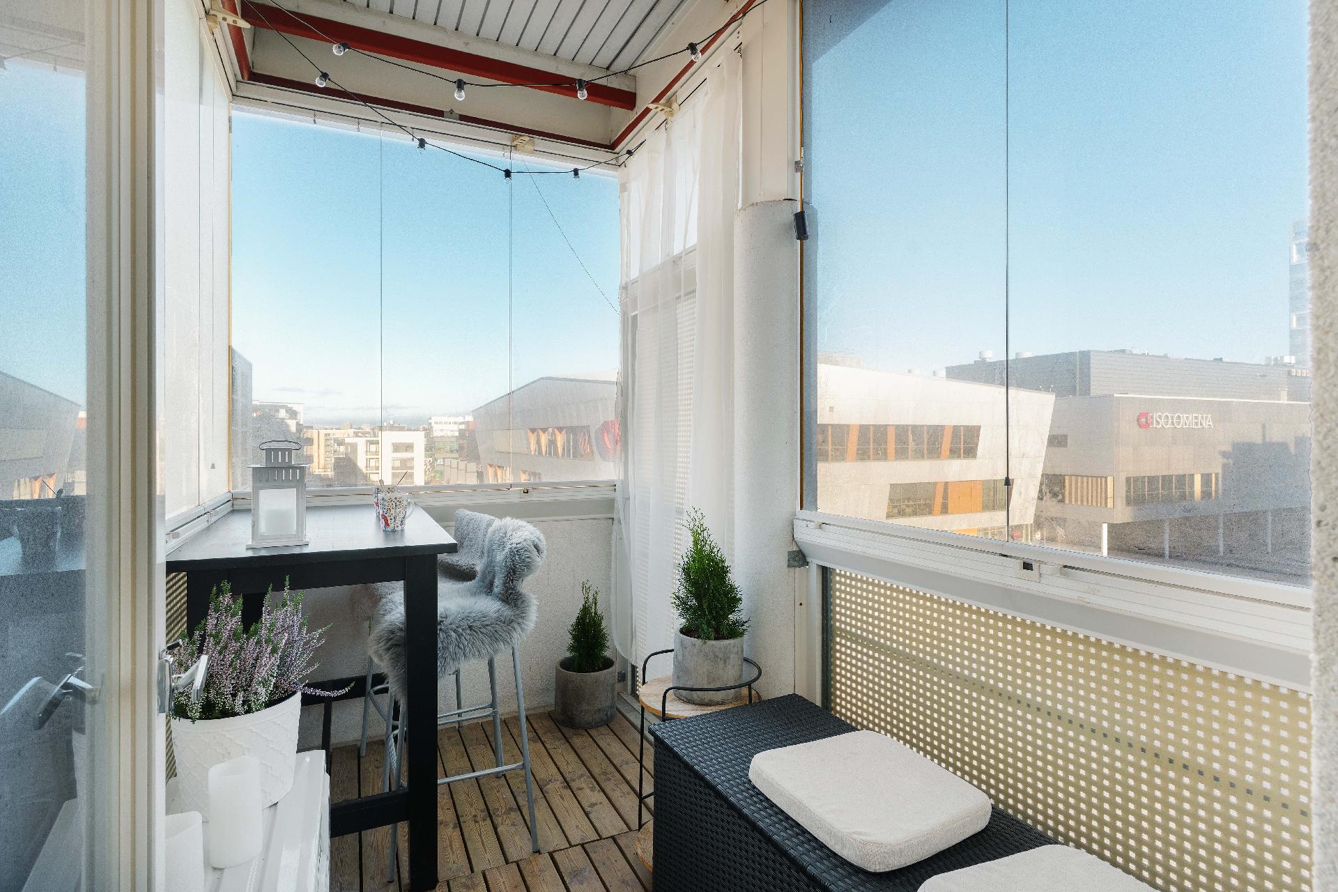 Hyvin tarkenee vielä juoda glögit.